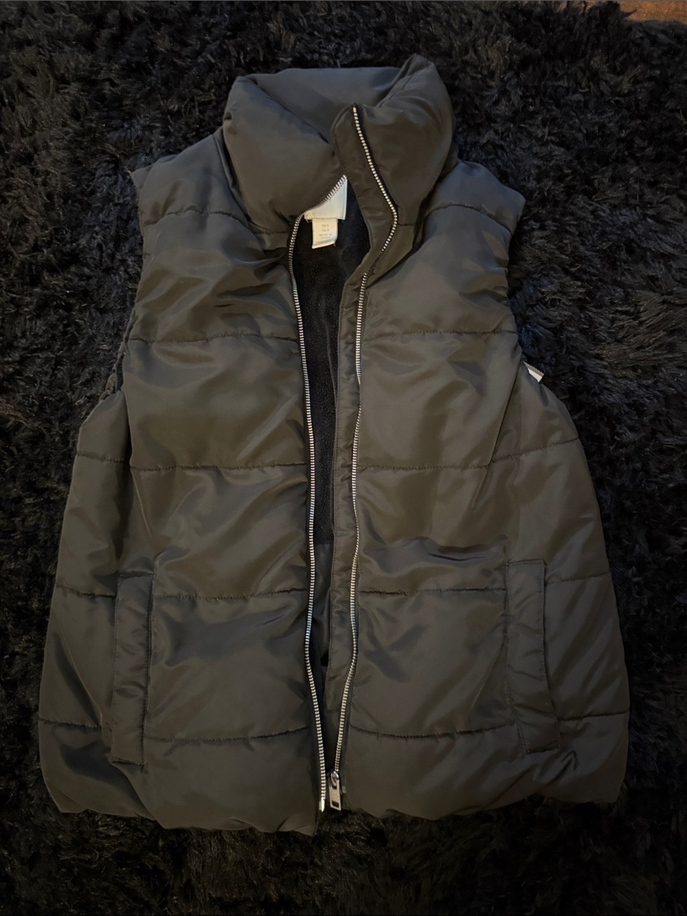 Size Small Womans Quilted HM Puffer Vest in black